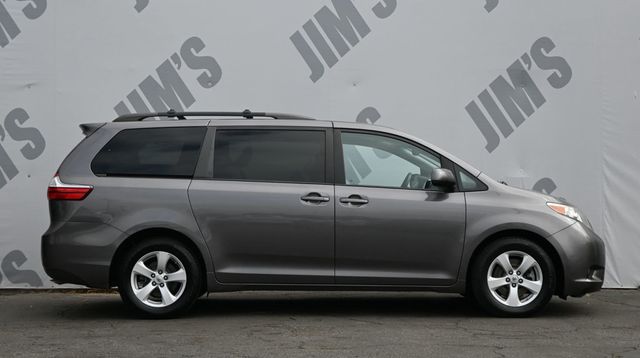 2017 Toyota Sienna LE FWD 8-Passenger - 23034892 - 3