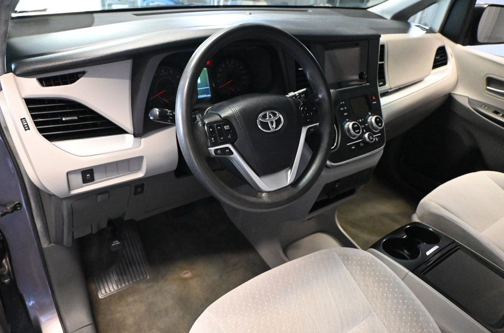 Toyota Sienna photo 10