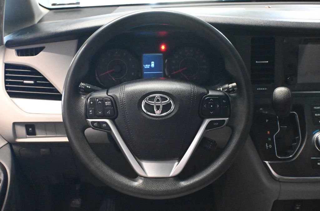 Toyota Sienna photo 13