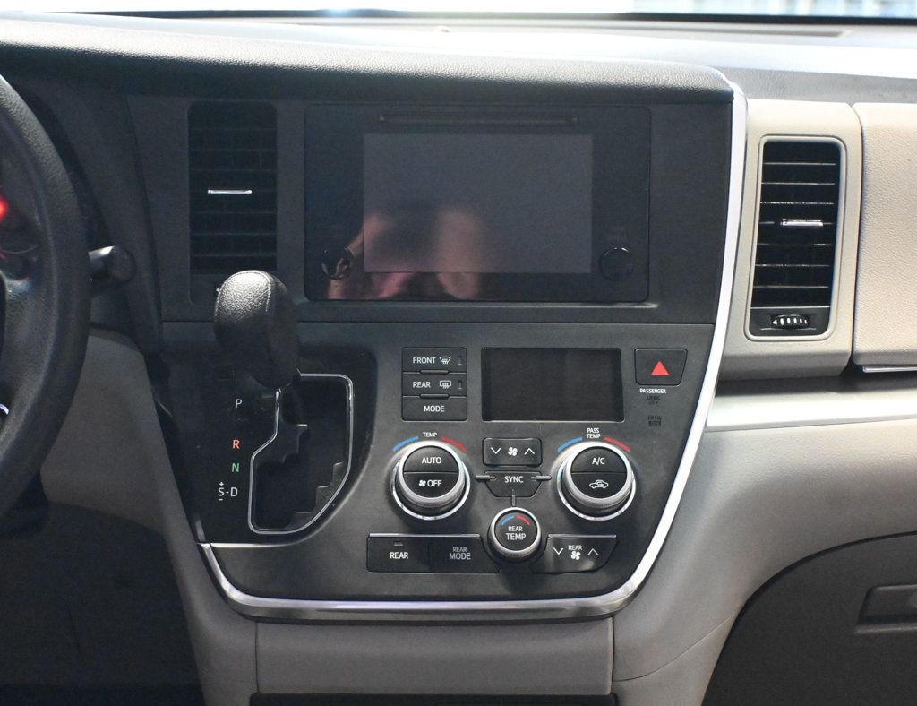 Toyota Sienna photo 14