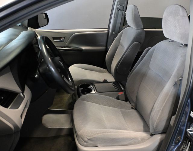 2017 Toyota Sienna LE FWD 8-Passenger - 23070247 - 15