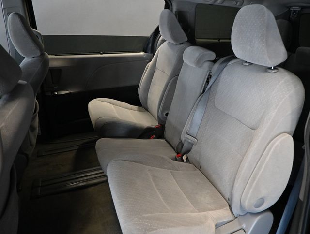 2017 Toyota Sienna LE FWD 8-Passenger - 23070247 - 16