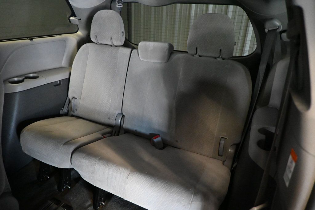 Toyota Sienna photo 18