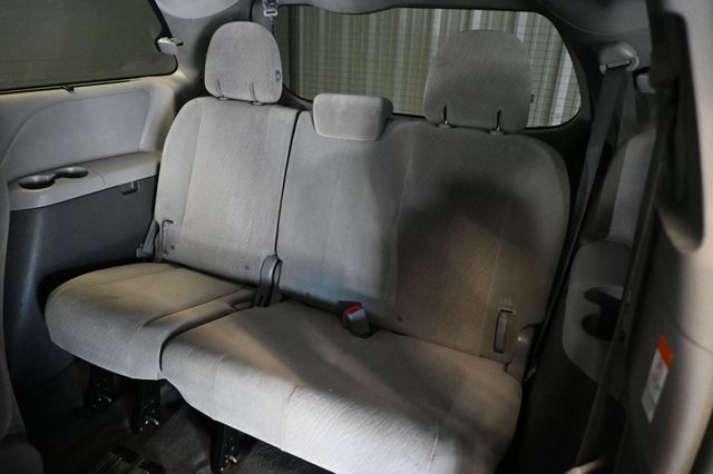 2017 Toyota Sienna LE FWD 8-Passenger - 23070247 - 17