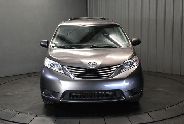 2017 Toyota Sienna LE FWD 8-Passenger - 23070247 - 1