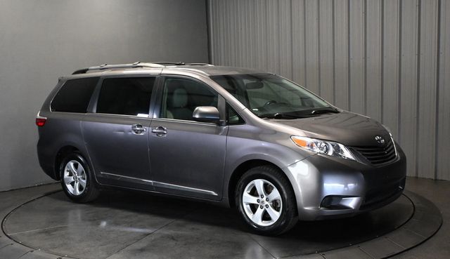 2017 Toyota Sienna LE FWD 8-Passenger - 23070247 - 2