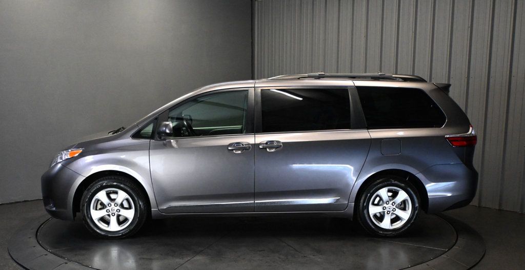 Toyota Sienna photo 8