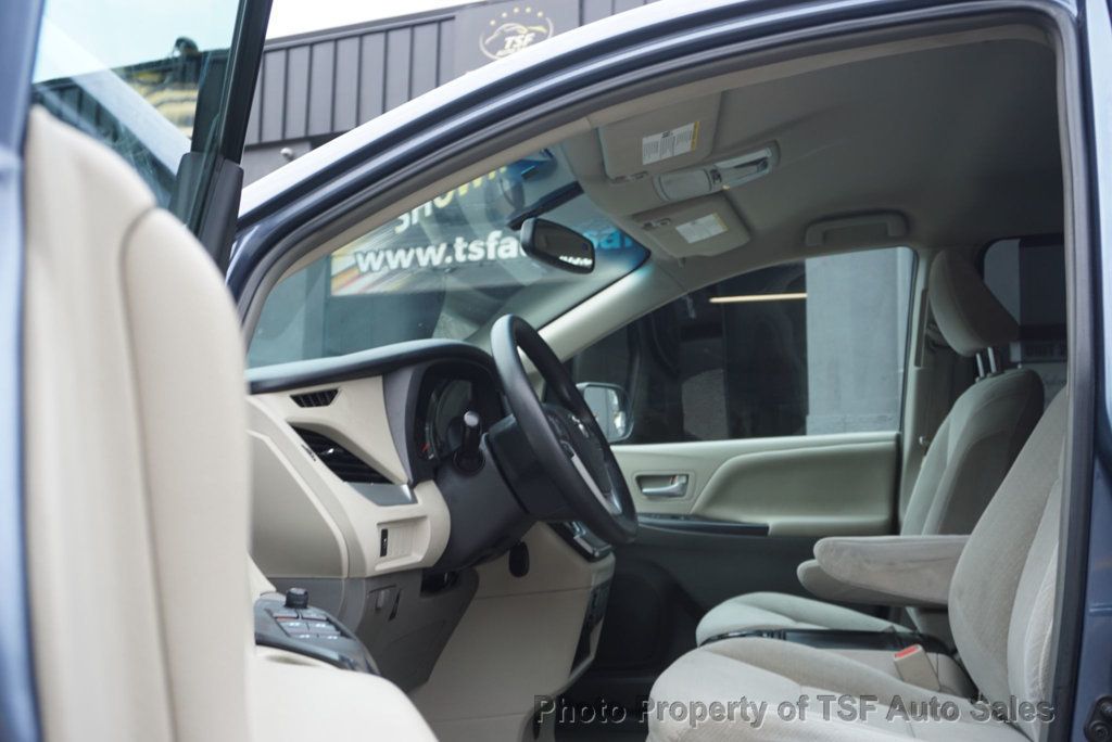 2017 Toyota Sienna LE FWD 8-Passenger - 22397153 - 9