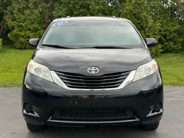 2017 Toyota Sienna LE Mobility FWD 7-Passenger Mobility - 23009391 - 9