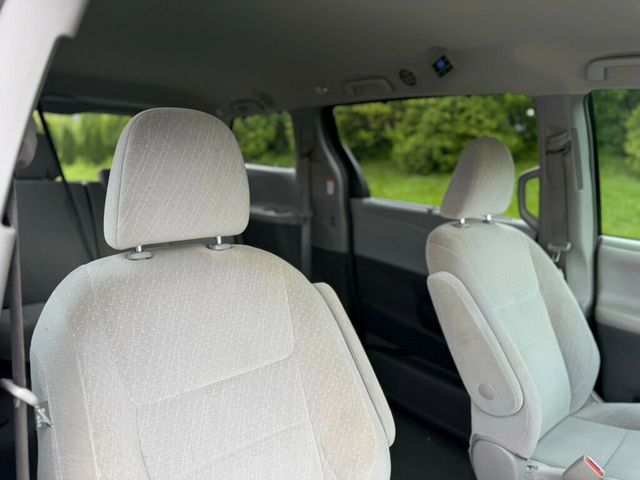 2017 Toyota Sienna LE Mobility FWD 7-Passenger Mobility - 23009391 - 21