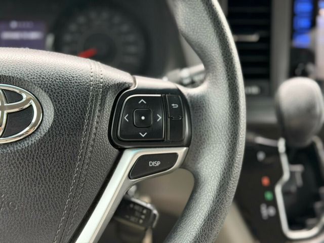2017 Toyota Sienna LE Mobility FWD 7-Passenger Mobility - 23009391 - 26