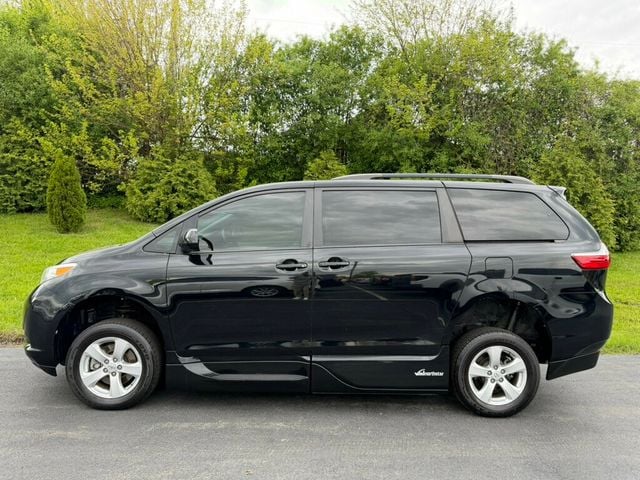 2017 Toyota Sienna LE Mobility FWD 7-Passenger Mobility - 23009391 - 2