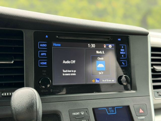 2017 Toyota Sienna LE Mobility FWD 7-Passenger Mobility - 23009391 - 31