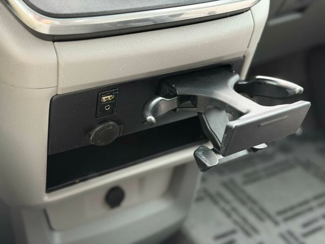 2017 Toyota Sienna LE Mobility FWD 7-Passenger Mobility - 23009391 - 33