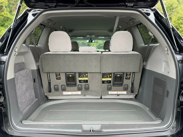 2017 Toyota Sienna LE Mobility FWD 7-Passenger Mobility - 23009391 - 5
