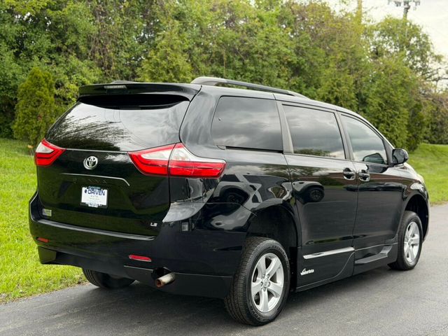 2017 Toyota Sienna LE Mobility FWD 7-Passenger Mobility - 23009391 - 6