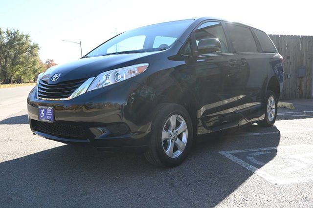 2017 Toyota Sienna LE Mobility FWD 7-Passenger Mobility - 22946979 - 9