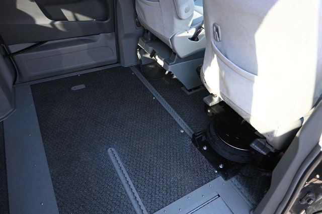 2017 Toyota Sienna LE Mobility FWD 7-Passenger Mobility - 22946979 - 18