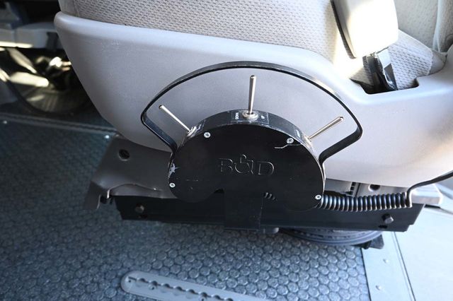 2017 Toyota Sienna LE Mobility FWD 7-Passenger Mobility - 22946979 - 21