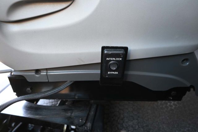 2017 Toyota Sienna LE Mobility FWD 7-Passenger Mobility - 22946979 - 23