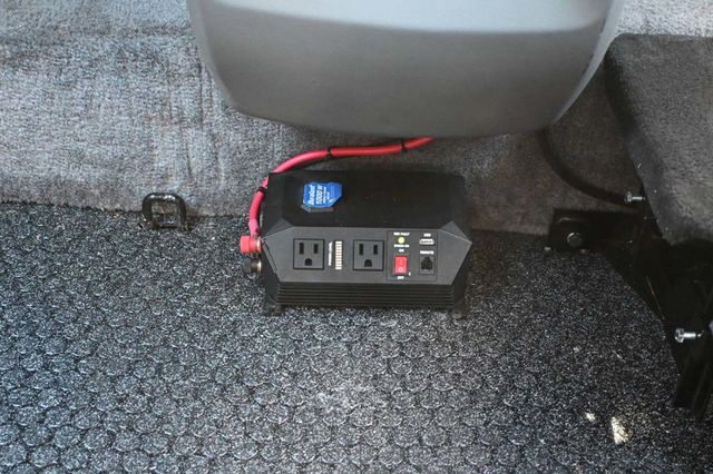 2017 Toyota Sienna LE Mobility FWD 7-Passenger Mobility - 22946979 - 25