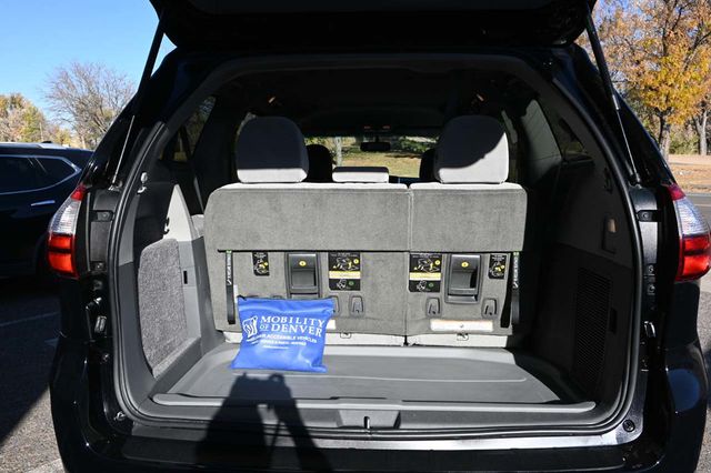 2017 Toyota Sienna LE Mobility FWD 7-Passenger Mobility - 22946979 - 29