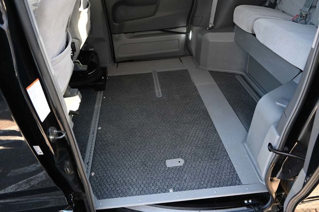 2017 Toyota Sienna LE Mobility FWD 7-Passenger Mobility - 22946979 - 31