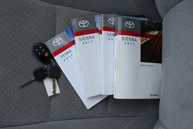 2017 Toyota Sienna LE Mobility FWD 7-Passenger Mobility - 22946979 - 41