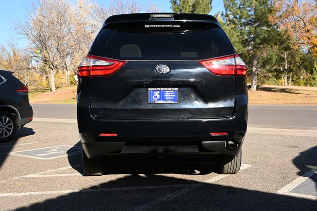 2017 Toyota Sienna LE Mobility FWD 7-Passenger Mobility - 22946979 - 6