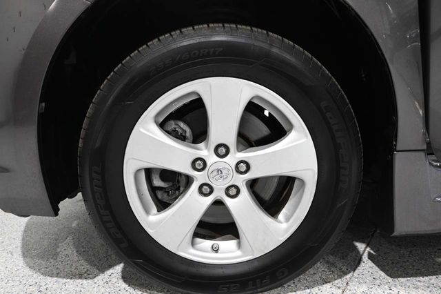 2017 Toyota Sienna LE Mobility FWD 7-Passenger Mobility - 23074280 - 11