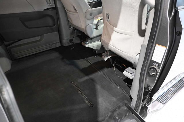 2017 Toyota Sienna LE Mobility FWD 7-Passenger Mobility - 23074280 - 18