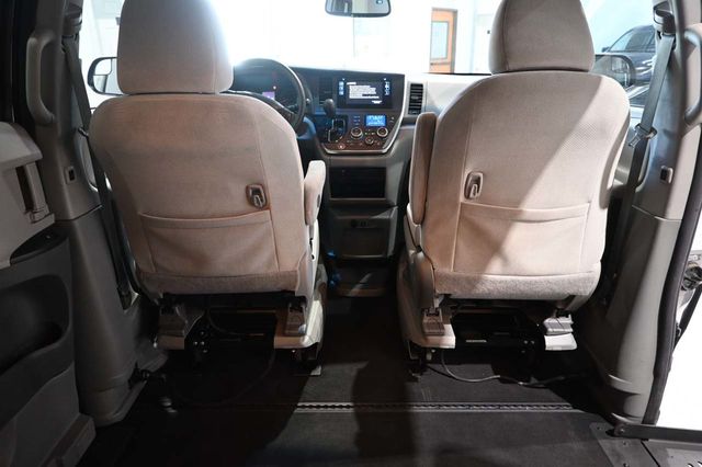 2017 Toyota Sienna LE Mobility FWD 7-Passenger Mobility - 23074280 - 19