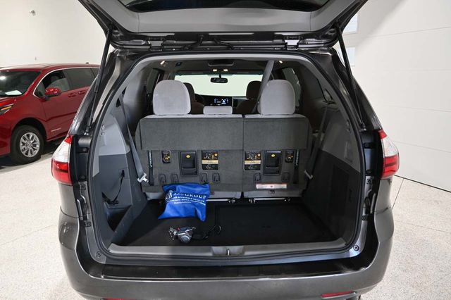 2017 Toyota Sienna LE Mobility FWD 7-Passenger Mobility - 23074280 - 24