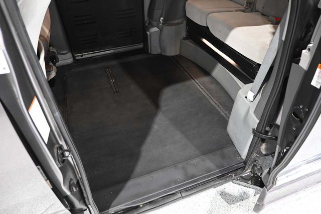 2017 Toyota Sienna LE Mobility FWD 7-Passenger Mobility - 23074280 - 26