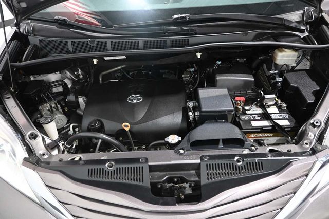 2017 Toyota Sienna LE Mobility FWD 7-Passenger Mobility - 23074280 - 34