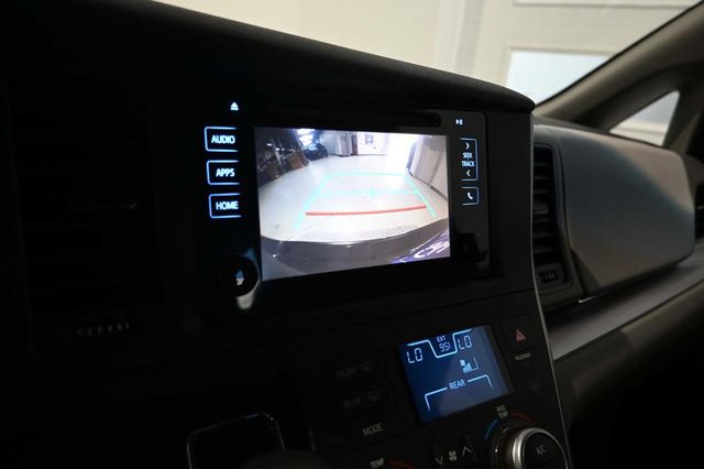 2017 Toyota Sienna LE Mobility FWD 7-Passenger Mobility - 23074280 - 36