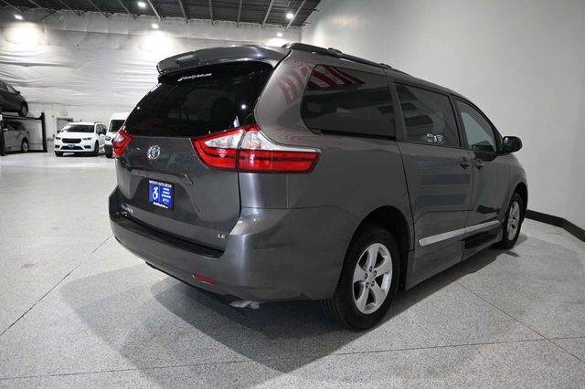 2017 Toyota Sienna LE Mobility FWD 7-Passenger Mobility - 23074280 - 5