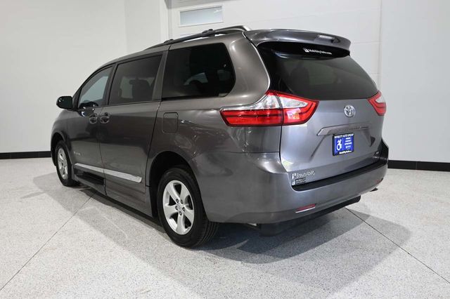 2017 Toyota Sienna LE Mobility FWD 7-Passenger Mobility - 23074280 - 7