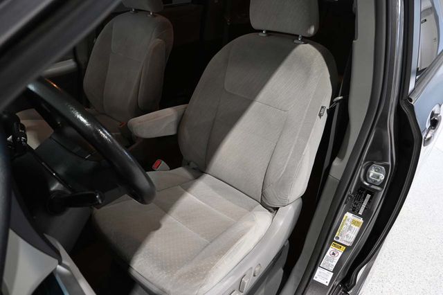 2017 Toyota Sienna LE Mobility FWD 7-Passenger Mobility - 23086384 - 13