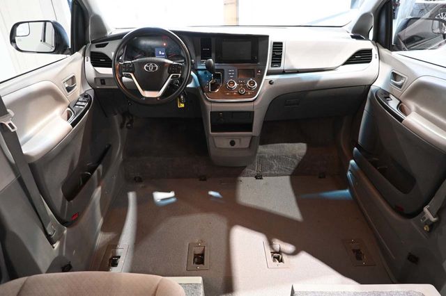 2017 Toyota Sienna LE Mobility FWD 7-Passenger Mobility - 23086384 - 20