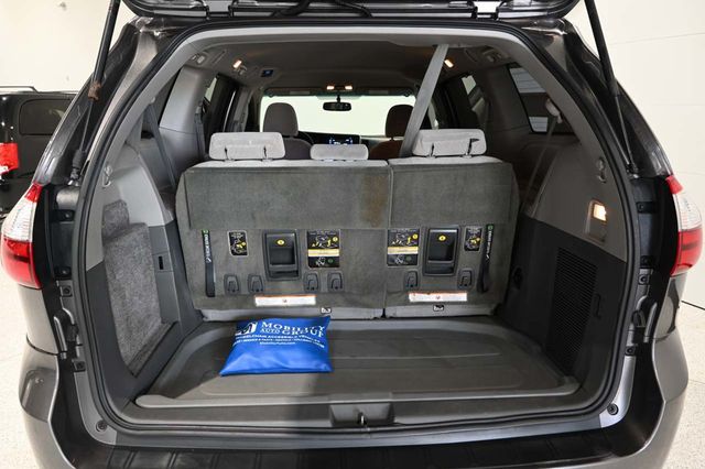2017 Toyota Sienna LE Mobility FWD 7-Passenger Mobility - 23086384 - 24