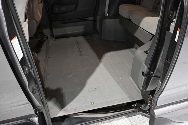 2017 Toyota Sienna LE Mobility FWD 7-Passenger Mobility - 23086384 - 26