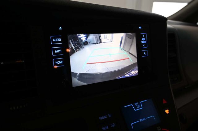 2017 Toyota Sienna LE Mobility FWD 7-Passenger Mobility - 23086384 - 34