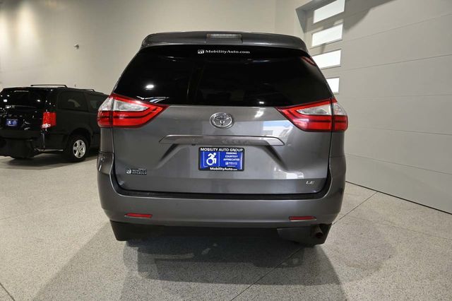 2017 Toyota Sienna LE Mobility FWD 7-Passenger Mobility - 23086384 - 6