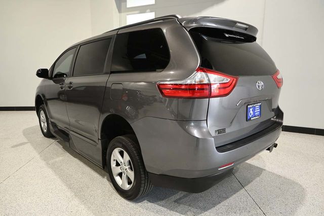 2017 Toyota Sienna LE Mobility FWD 7-Passenger Mobility - 23086384 - 7