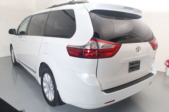 2017 Toyota Sienna Limited AWD 7-Passenger - 23024312 - 9