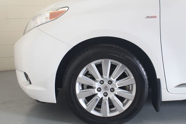 2017 Toyota Sienna Limited AWD 7-Passenger - 23024312 - 10