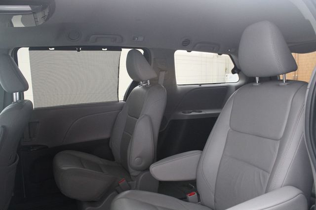 2017 Toyota Sienna Limited AWD 7-Passenger - 23024312 - 7
