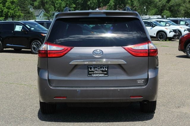 2017 Toyota Sienna Limited V6 AWD 7-Passenger's photo