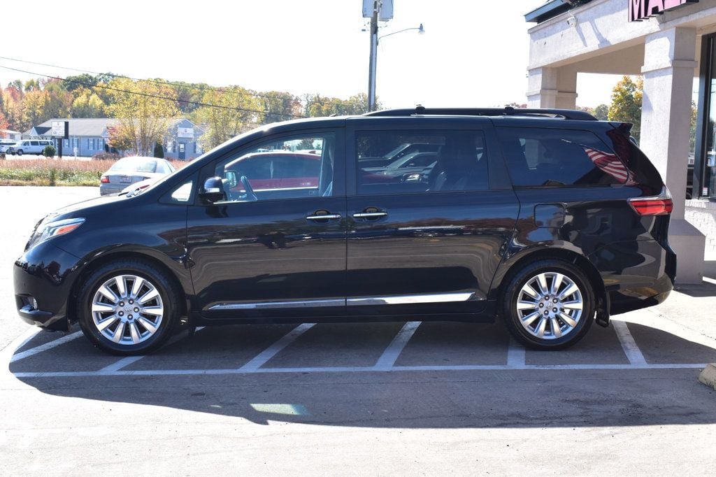 2017 Toyota Sienna Limited Premium FWD 7-Passenger - 22656901 - 4